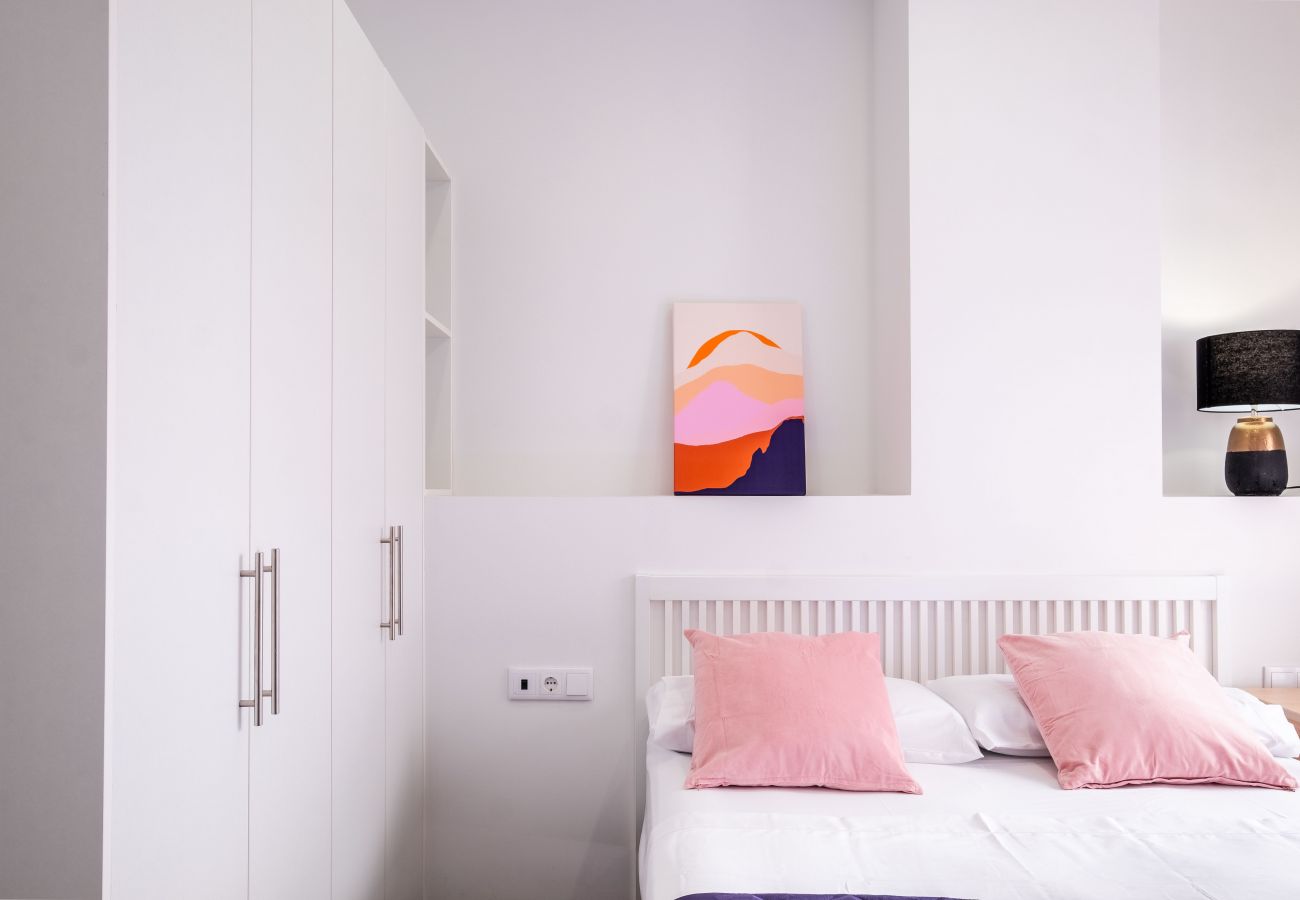 Apartment in Valencia / València - 🧿Beautiful Suite with Private Terrace🧿